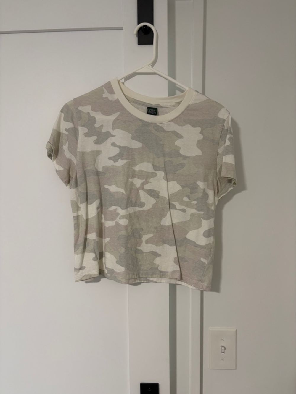 wild fable Beige and White Camo Crop Tee